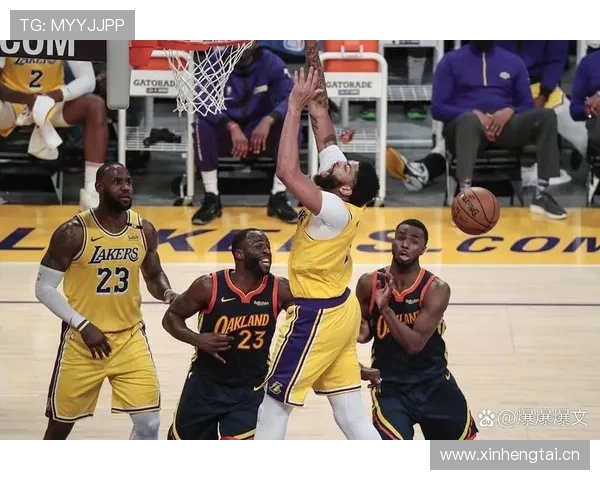 湖人对阵黄蜂焦点之战詹姆斯领衔攻防看点全面解析赛前形势与胜负关键预测